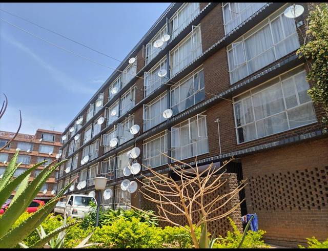 2 BEDROOM APARTMENT FOR SALE IN SUNNYSIDE